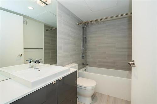 606 311 Hargrave Street, Winnipeg, MB - Indoor Photo Showing Bathroom
