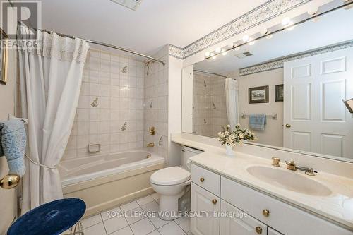 #1601 -4 Willow St, Waterloo, ON - Indoor Photo Showing Bathroom