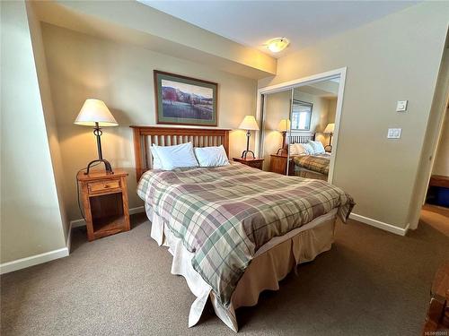 208-1280 Alpine Rd, Courtenay, BC - Indoor Photo Showing Bedroom