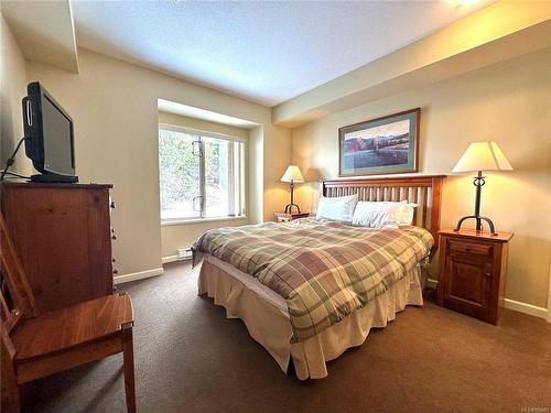 208-1280 Alpine Rd, Courtenay, BC - Indoor Photo Showing Bedroom