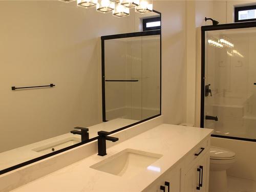 3210 Woodrush Dr, Duncan, BC - Indoor Photo Showing Bathroom
