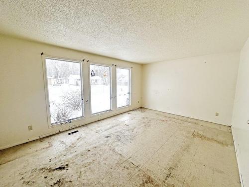 42 Superior Avenue, Terrace Bay, ON - Indoor Photo Showing Other Room