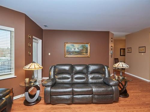 205 253 Pioneer Drive, Thunder Bay, ON - Indoor Photo Showing Living Room