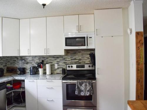 1533 Valleyview Cres, Cache Creek, BC - Indoor Photo Showing Kitchen With Upgraded Kitchen