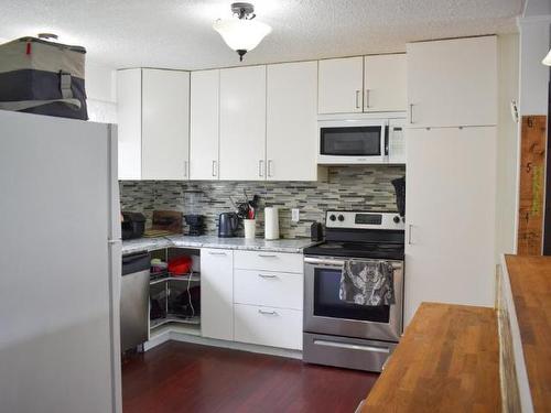 1533 Valleyview Cres, Cache Creek, BC - Indoor Photo Showing Kitchen With Upgraded Kitchen