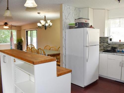 1533 Valleyview Cres, Cache Creek, BC - Indoor Photo Showing Kitchen