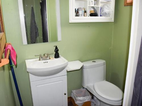 1533 Valleyview Cres, Cache Creek, BC - Indoor Photo Showing Bathroom