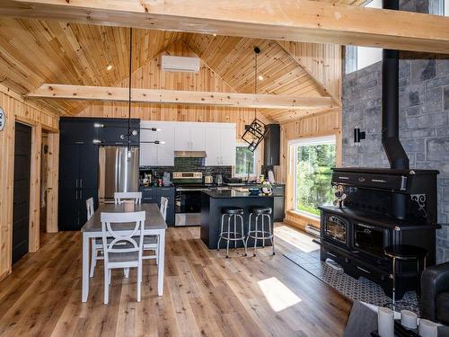 Dining room - 1288 Route 138, Petite-Rivière-Saint-François, QC - Indoor