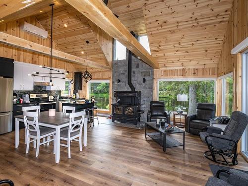 Dining room - 1288 Route 138, Petite-Rivière-Saint-François, QC - Indoor With Fireplace