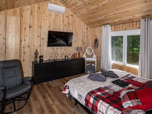 Bedroom - 1288 Route 138, Petite-Rivière-Saint-François, QC - Indoor Photo Showing Bedroom