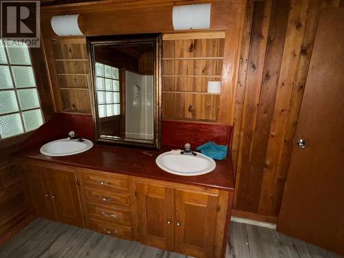 8945 Thuya Creek Road, Little Fort, BC - Indoor Photo Showing Bathroom