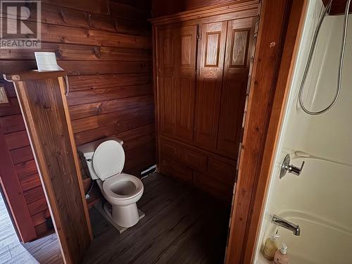 8945 Thuya Creek Road, Little Fort, BC - Indoor Photo Showing Bathroom