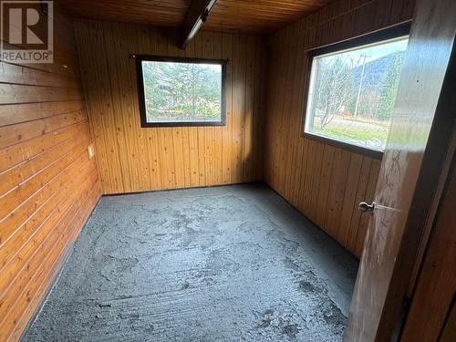 8945 Thuya Creek Road, Little Fort, BC - Indoor Photo Showing Other Room