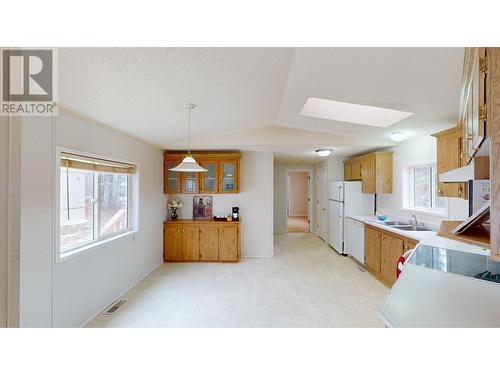 4 3642 Hilborn Road, Quesnel, BC - Indoor Photo Showing Kitchen With Double Sink