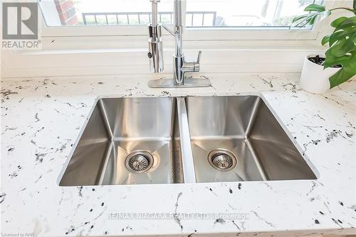 261 Vine St, St. Catharines, ON -  Photo Showing Kitchen