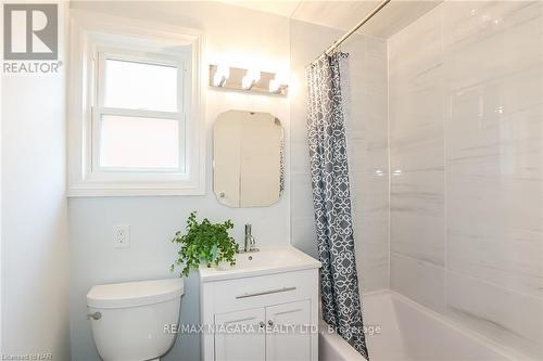 261 Vine Street, St. Catharines, ON - Indoor Photo Showing Bathroom