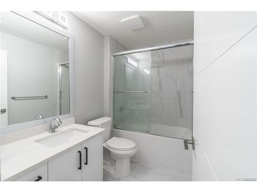 3954 Jingle Pot Rd, Nanaimo, BC - Indoor Photo Showing Bathroom