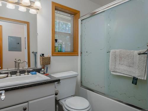 320 Kirby Rd, Gabriola Island, BC - Indoor Photo Showing Bathroom