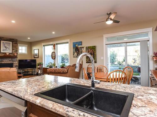 17-2991 North Beach Dr, Campbell River, BC - Indoor Photo Showing Kitchen With Double Sink