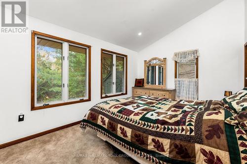 102 Albert Street, Kawartha Lakes, ON - Indoor Photo Showing Bedroom