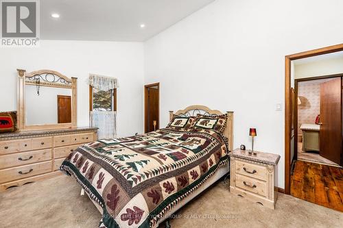 102 Albert Street, Kawartha Lakes, ON - Indoor Photo Showing Bedroom