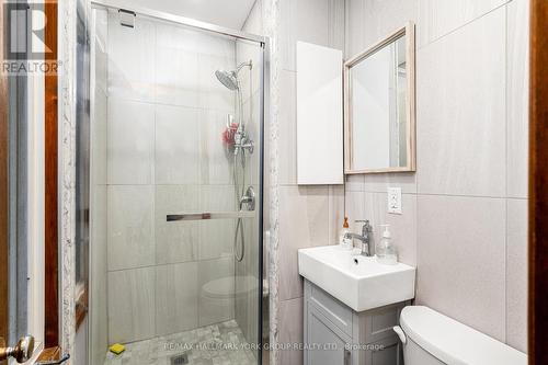 102 Albert St, Kawartha Lakes, ON - Indoor Photo Showing Bathroom