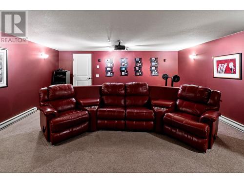 456 Okaview Road, Kelowna, BC - Indoor Photo Showing Living Room