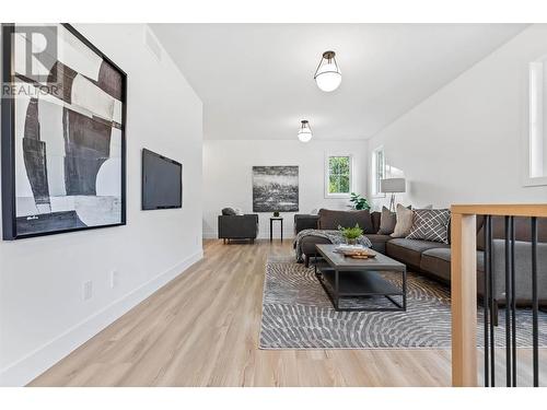 4216 Russo Street, Kelowna, BC - Indoor Photo Showing Living Room