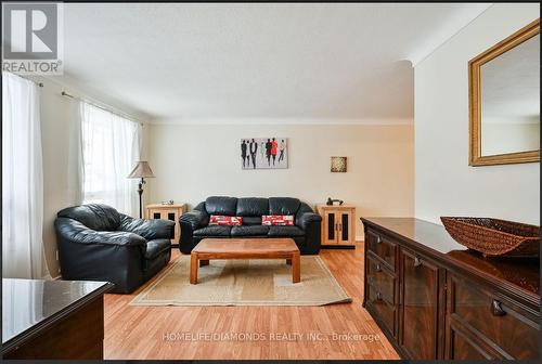 544 First Ave, Welland, ON - Indoor Photo Showing Living Room