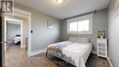 670 Upper Wellington Street, Hamilton, ON - Indoor Photo Showing Bedroom