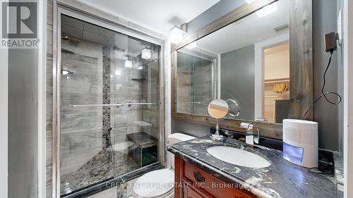 670 Upper Wellington Street, Hamilton, ON - Indoor Photo Showing Kitchen With Double Sink