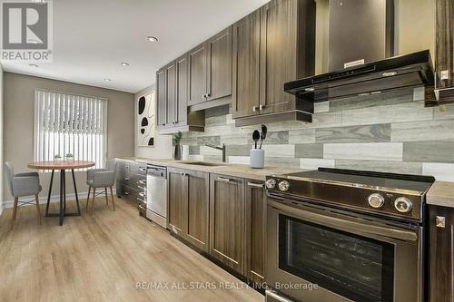 2 Chelsea Rd, Markham, ON - Indoor Photo Showing Kitchen