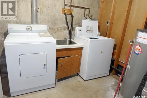 112 6Th Avenue E, Assiniboia, SK - Indoor Photo Showing Laundry Room