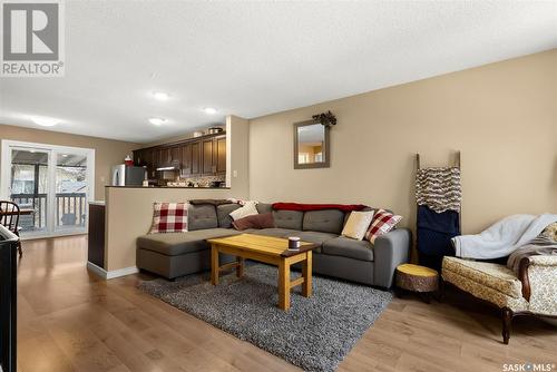 742 Vanier Drive N, Regina, SK - Indoor Photo Showing Living Room