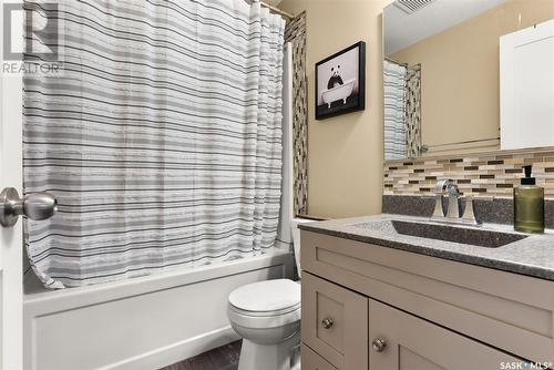 742 Vanier Drive N, Regina, SK - Indoor Photo Showing Bathroom