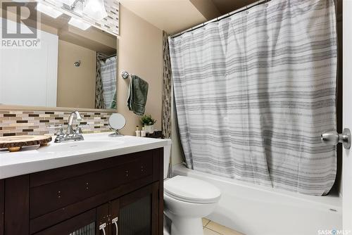 742 Vanier Drive N, Regina, SK - Indoor Photo Showing Bathroom