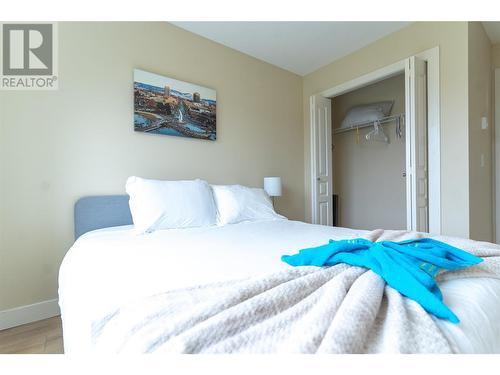 1093 Sunset Drive Unit# 310, Kelowna, BC - Indoor Photo Showing Bedroom