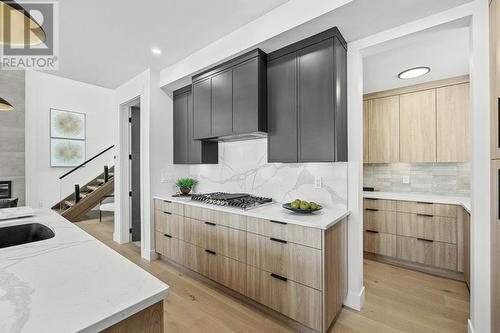 520 Clifton Lane, Kelowna, BC - Indoor Photo Showing Kitchen