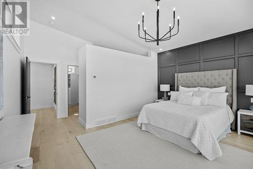 520 Clifton Lane, Kelowna, BC - Indoor Photo Showing Bedroom