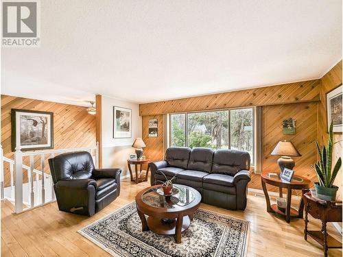 4827 Kitwanga Drive, 108 Mile Ranch, BC - Indoor Photo Showing Living Room