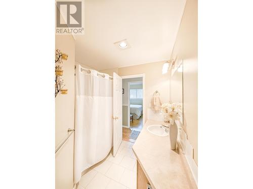 4827 Kitwanga Drive, 108 Mile Ranch, BC - Indoor Photo Showing Bathroom