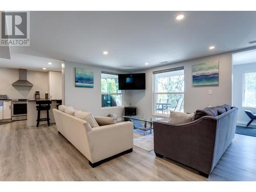 2910 Sandberg Road, West Kelowna, BC - Indoor Photo Showing Living Room