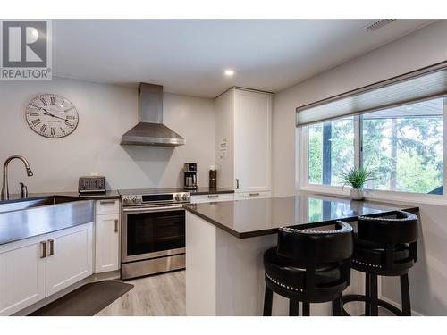 2910 Sandberg Road, West Kelowna, BC - Indoor Photo Showing Kitchen