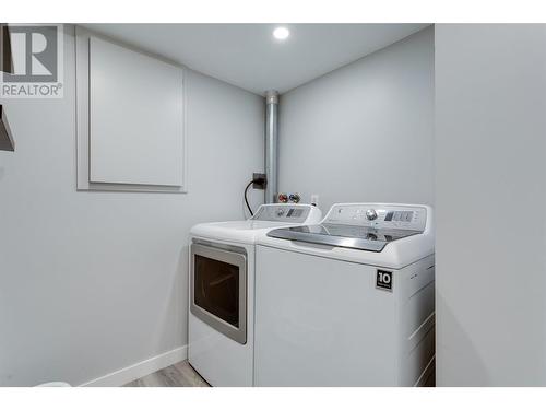 2910 Sandberg Road, West Kelowna, BC - Indoor Photo Showing Laundry Room