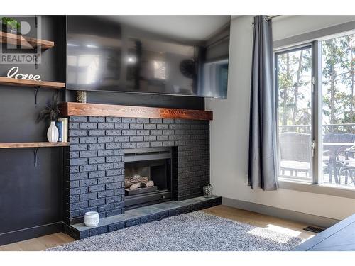2910 Sandberg Road, West Kelowna, BC - Indoor Photo Showing Living Room With Fireplace
