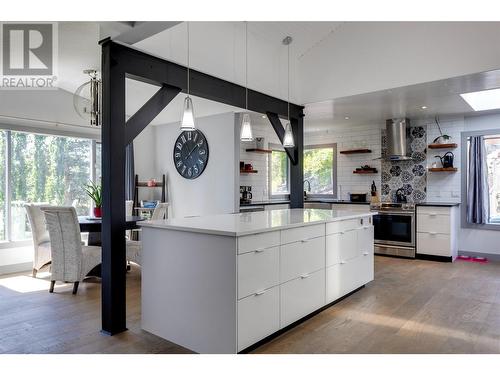 2910 Sandberg Road, West Kelowna, BC - Indoor Photo Showing Kitchen With Upgraded Kitchen