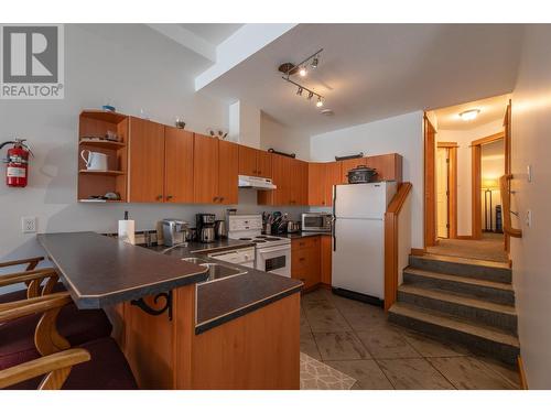 169 Clearview Crescent Unit# B, Penticton, BC - Indoor Photo Showing Kitchen