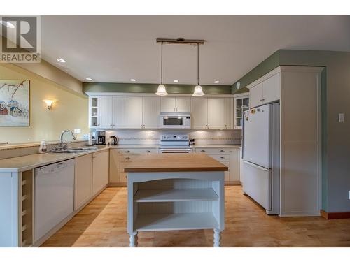 169 Clearview Crescent Unit# B, Penticton, BC - Indoor Photo Showing Kitchen With Double Sink