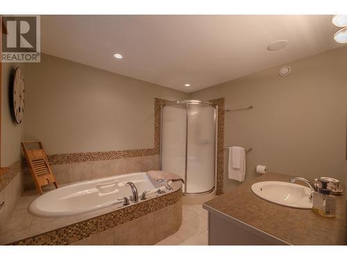 169 Clearview Crescent Unit# B, Penticton, BC - Indoor Photo Showing Bathroom