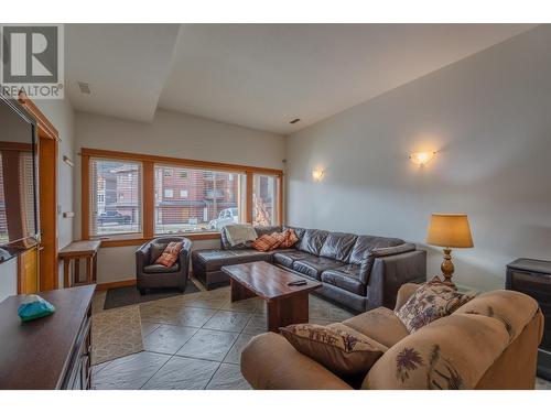 169 Clearview Crescent Unit# B, Penticton, BC - Indoor Photo Showing Living Room